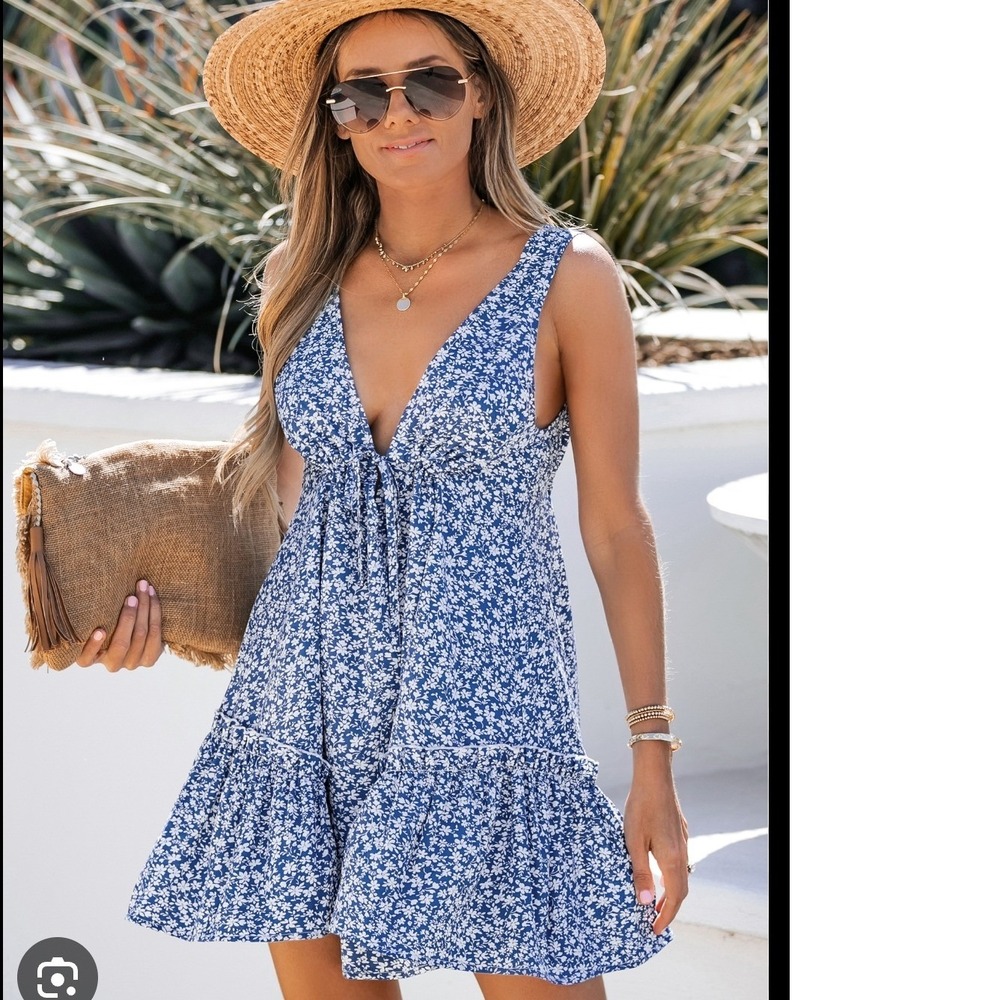 CUPSHE Blue White Ditsy‎ Floral plunging V-Neck Tiered Mini Dress XL